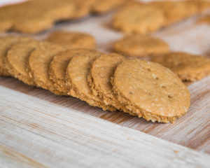 Crispy crunchy protein crackers, made with chickpeas and quick-cooking oats.